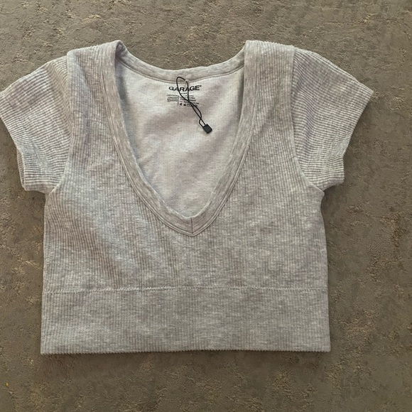 GARAGE V neck ribbed cropped tee - Picture 3 of 7